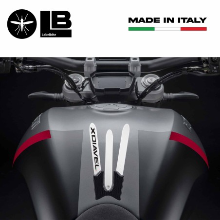 PARASERBATOIO ADESIVO 3D RESINA GEL CARBONIO compatibile per MOTO DUCATI XDIAVEL